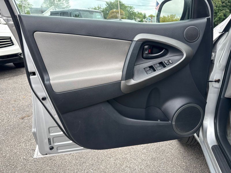 2009 Toyota RAV4 Base photo 9