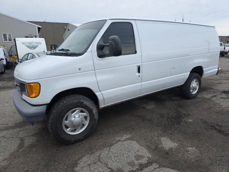 2013 Ford E-Series Econoline Van Commercial's photo