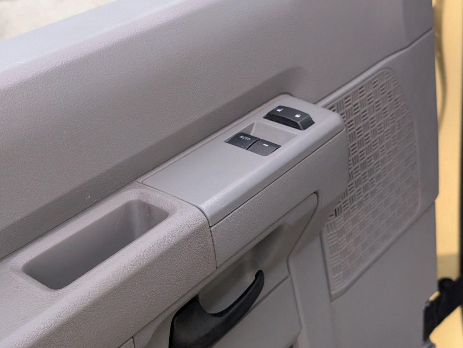 2019 Ford E-Series Chassis 119