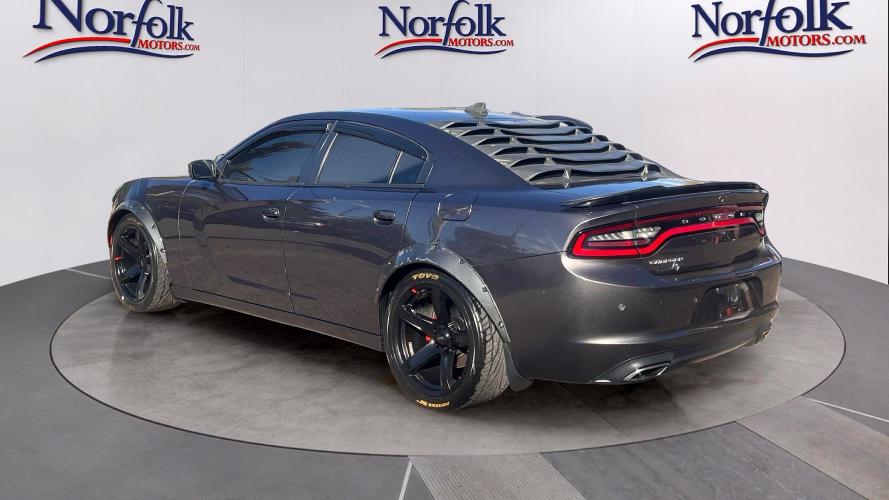 2019 Dodge Charger SXT photo 4