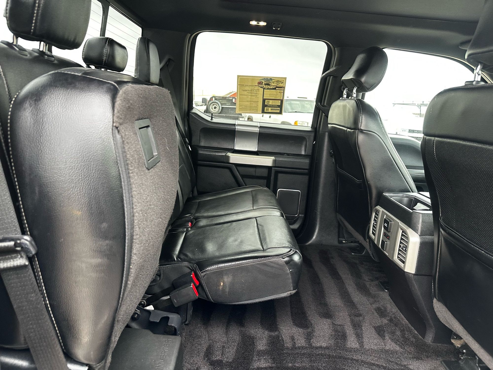 2016 Ford F-150 Lariat photo 24