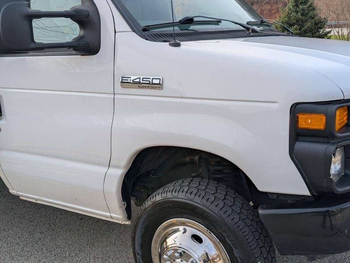 2017 Ford E-Series 15