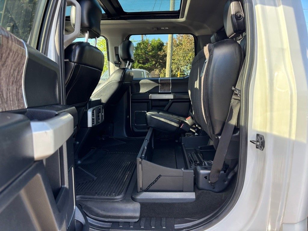 2017 Ford F-250 Lariat photo 18