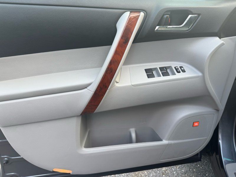 2012 Toyota Highlander Base Hybrid photo 13