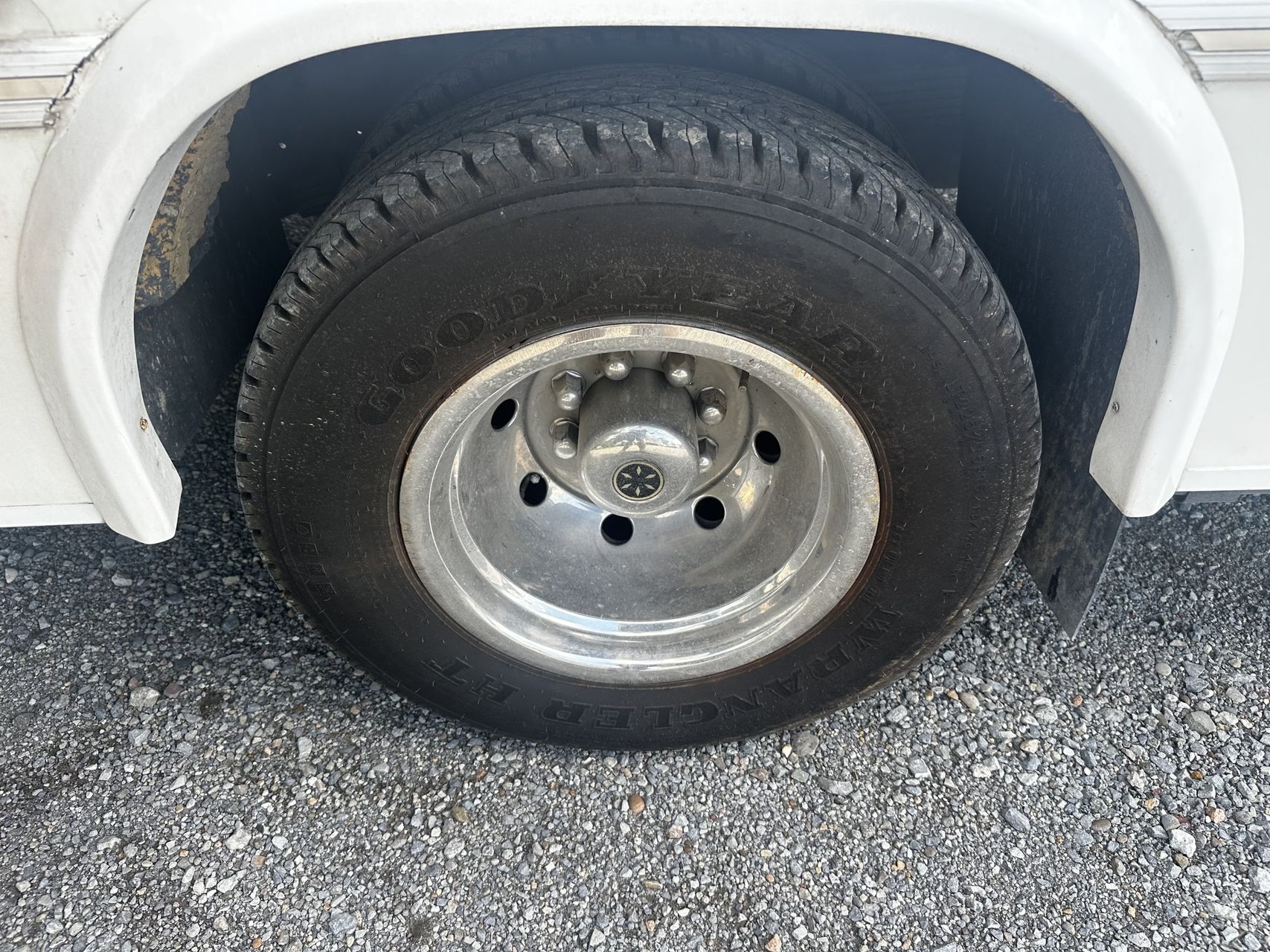 2006 Ford E-450 22