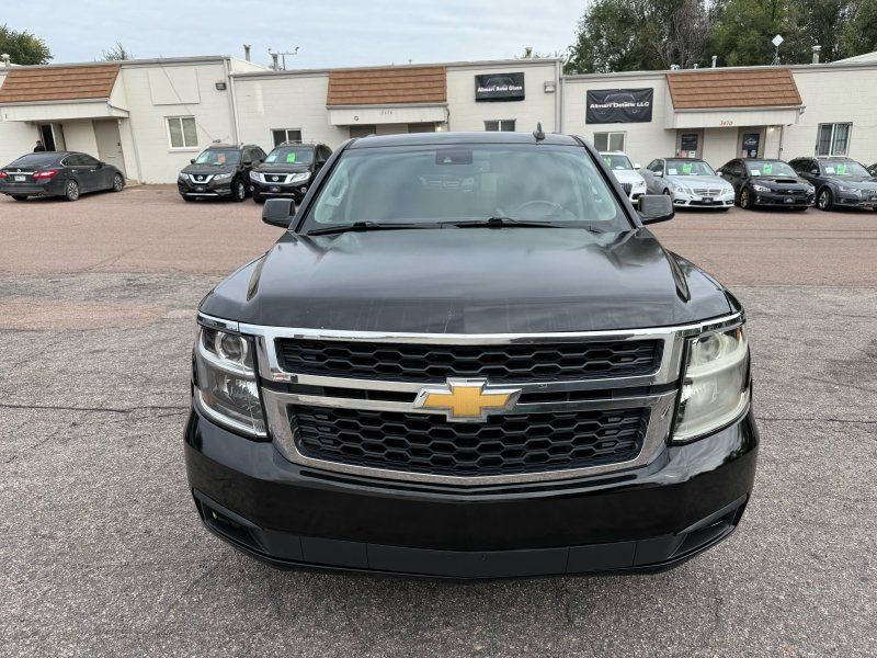 2019 Chevrolet Suburban LT photo 2