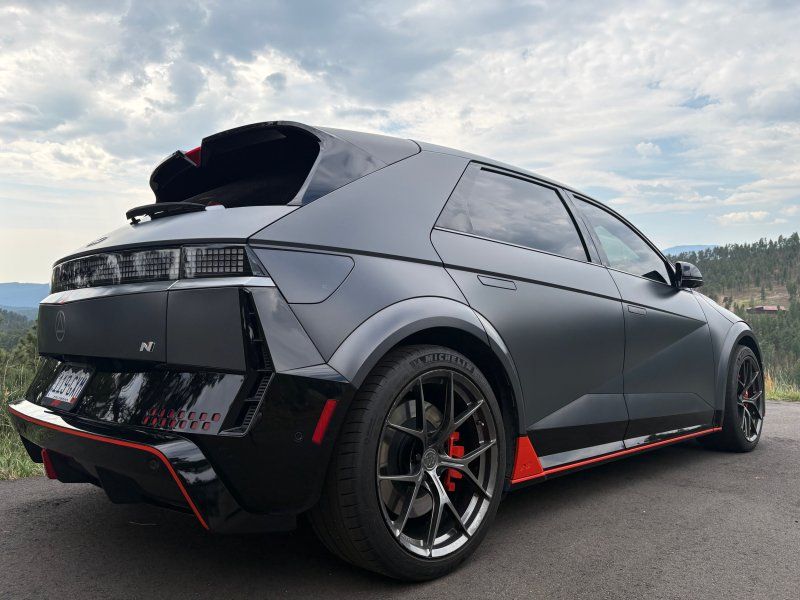 2025 Hyundai IONIQ 5 N - Photo 17
