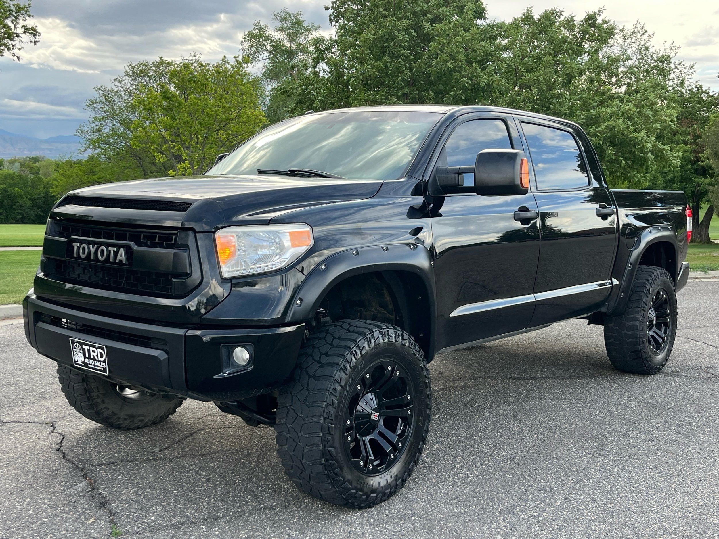 2016 Toyota Tundra SR5 5.7L 4WD Crew Max Short Bed's photo