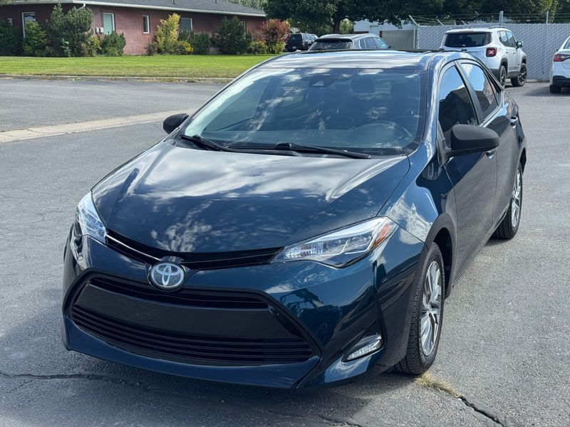 2019 Toyota Corolla — XLE, photo 1 of 14