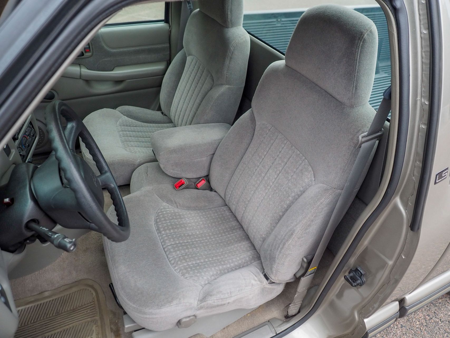1999 Chevrolet S-10 37