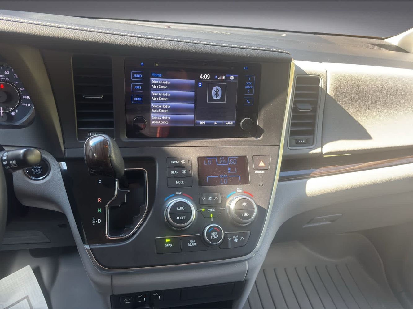 2017 Toyota Sienna XLE Premium photo 15