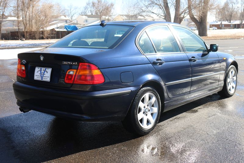 2005 BMW 325xi Photos