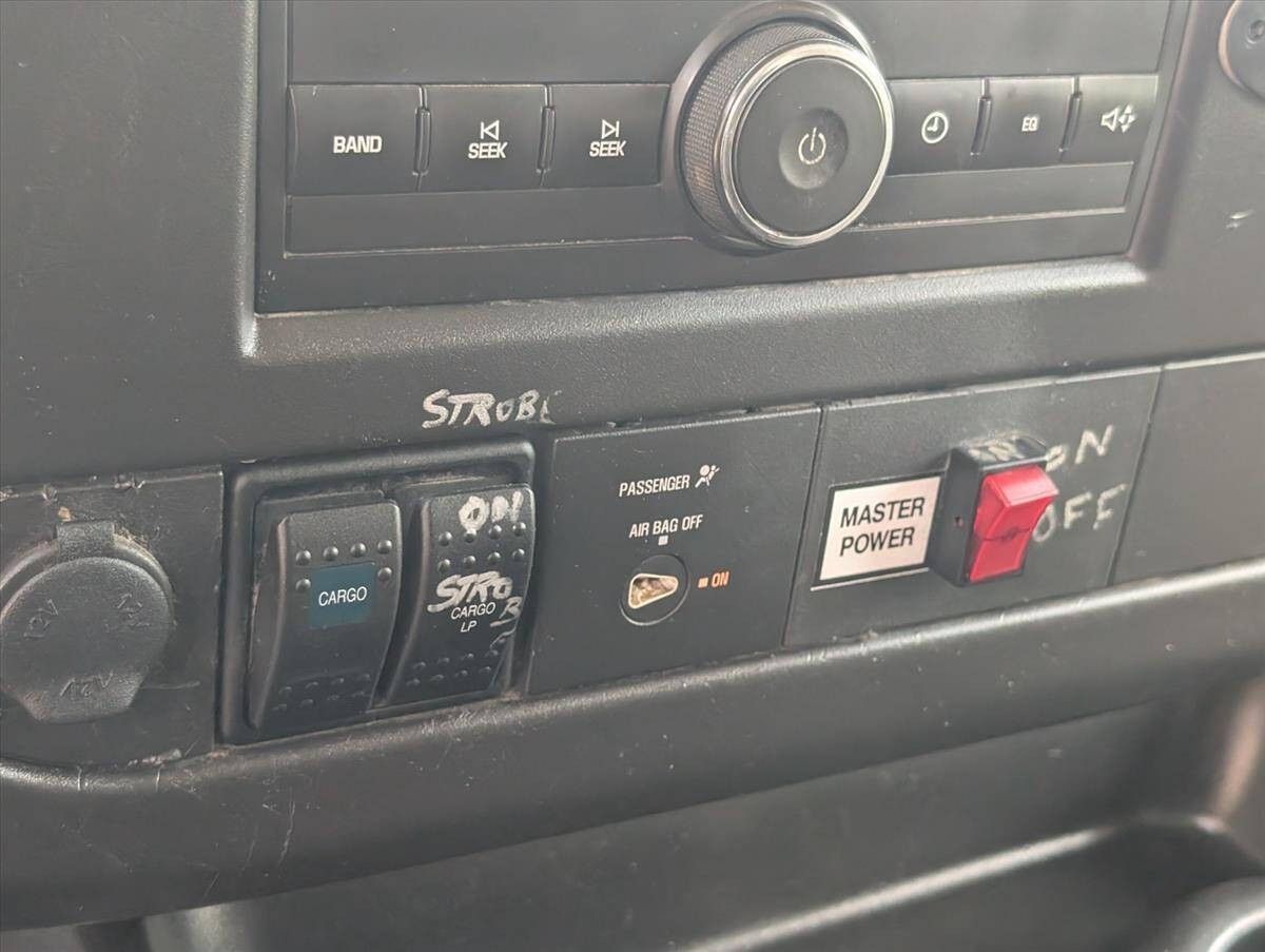 2008 Chevrolet Express Cutaway 74