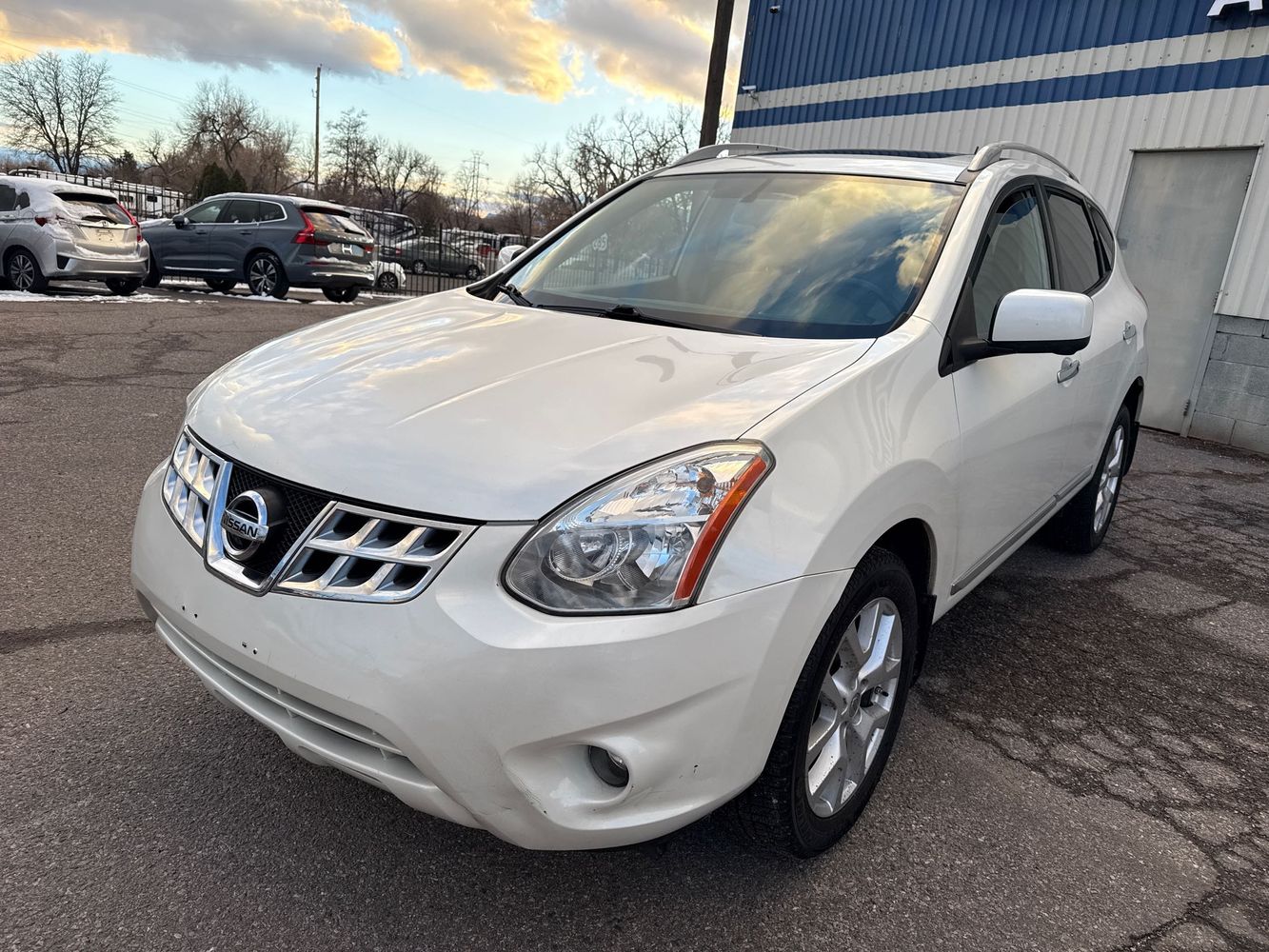 2013 Nissan Rogue SV's photo