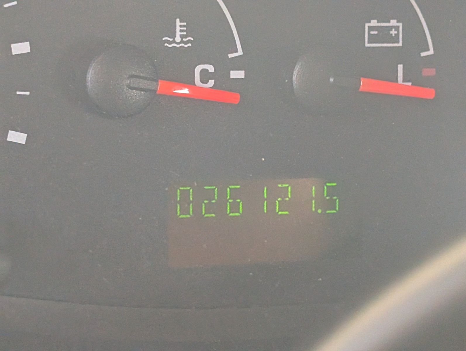 2004 Ford E-Series Chassis 26