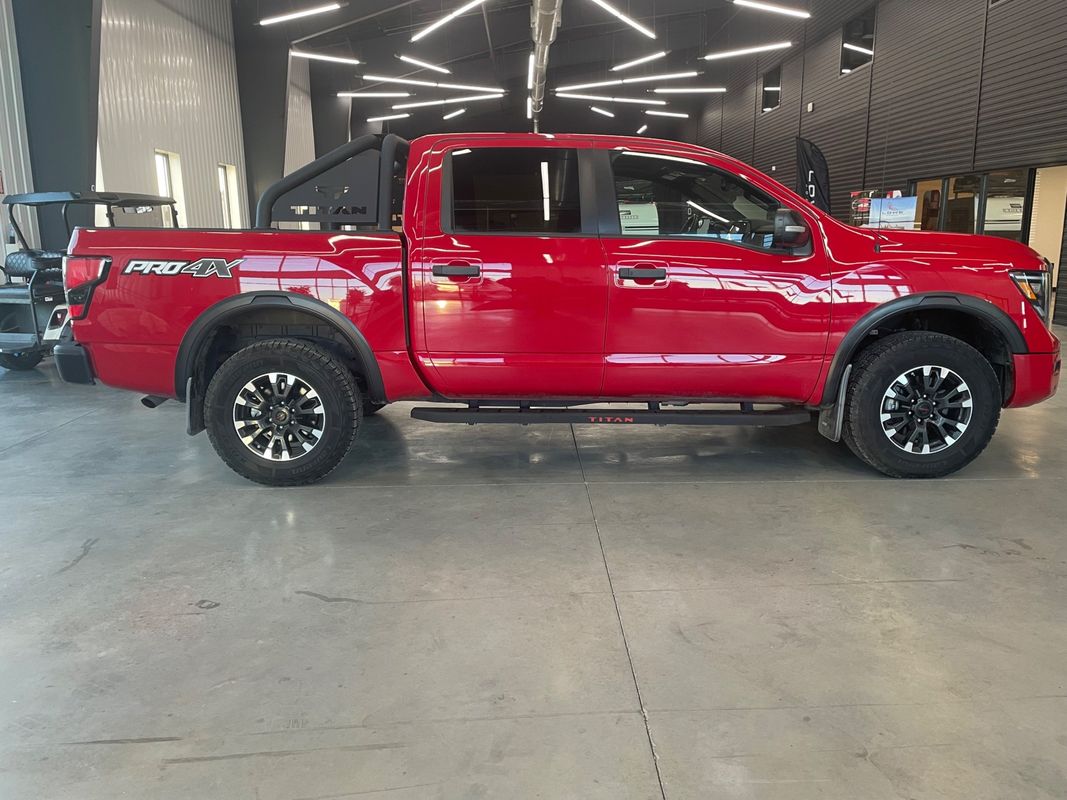 2021 Nissan Titan PRO-4X's photo