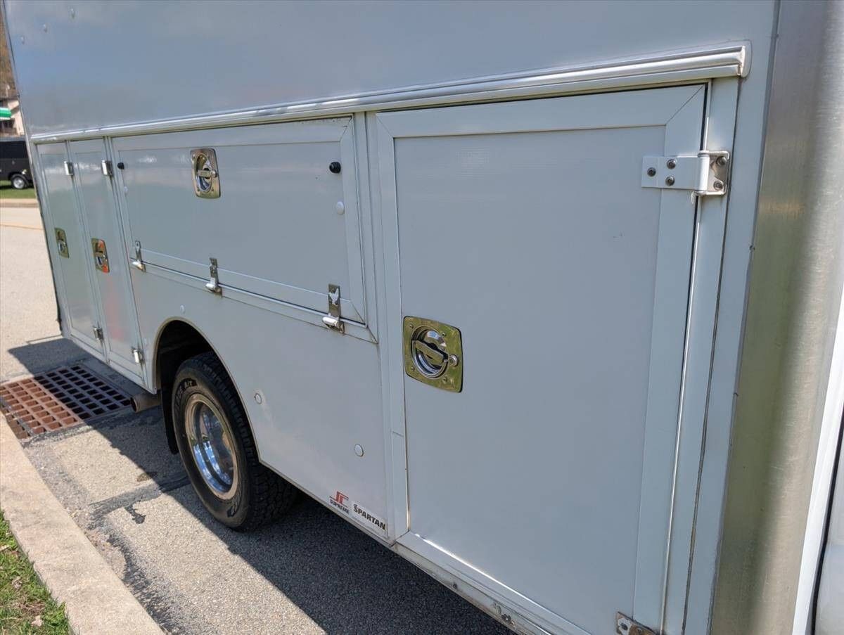 2014 Ford E-Series 19