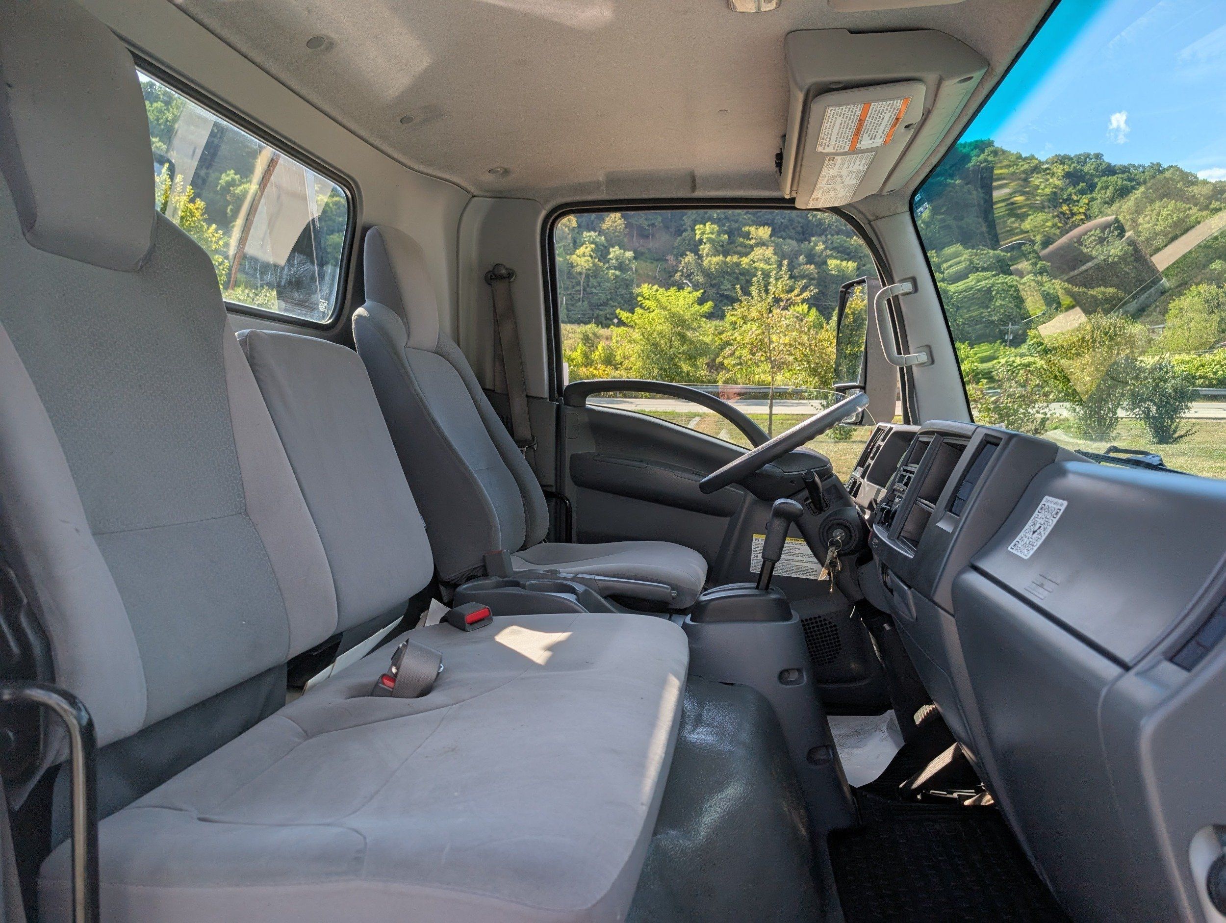 2021 Isuzu NRR photo 22