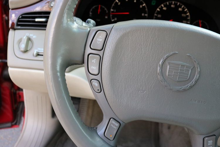 2005 Cadillac DeVille DHS Victory Motors of Colorado