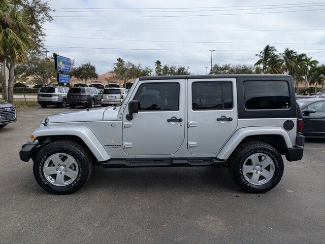 2011 Jeep Wrangler Unlimited Sahara photo 3