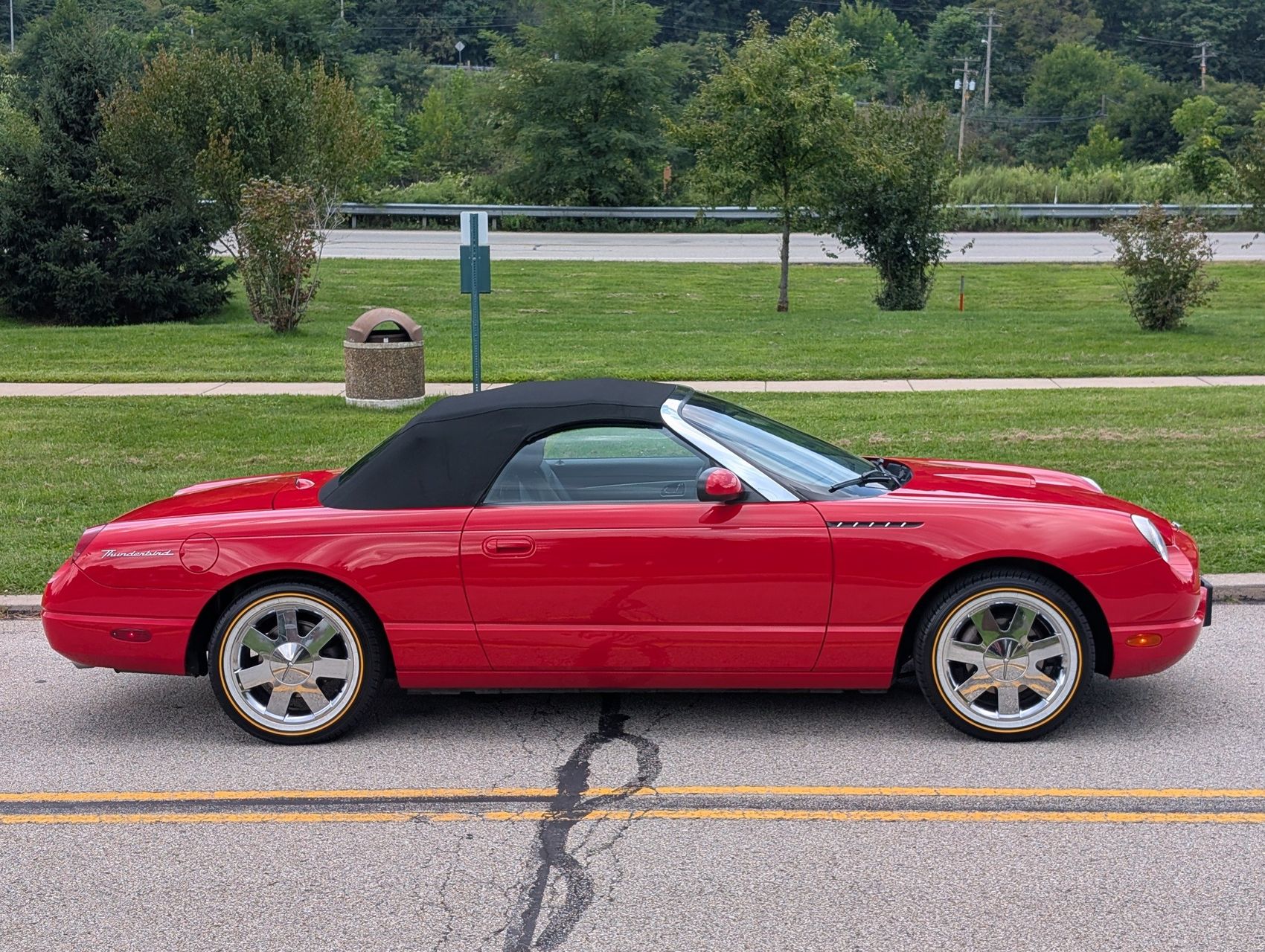 2002 Ford Thunderbird 19