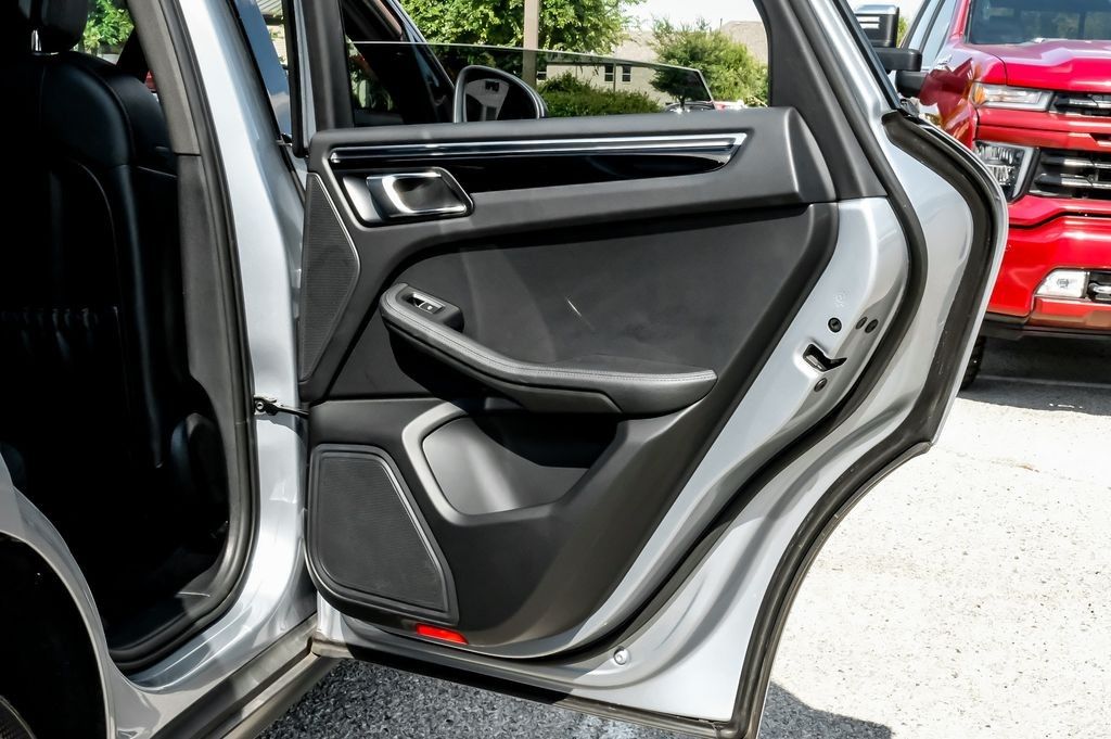 2021 Porsche Macan S - Photo 53