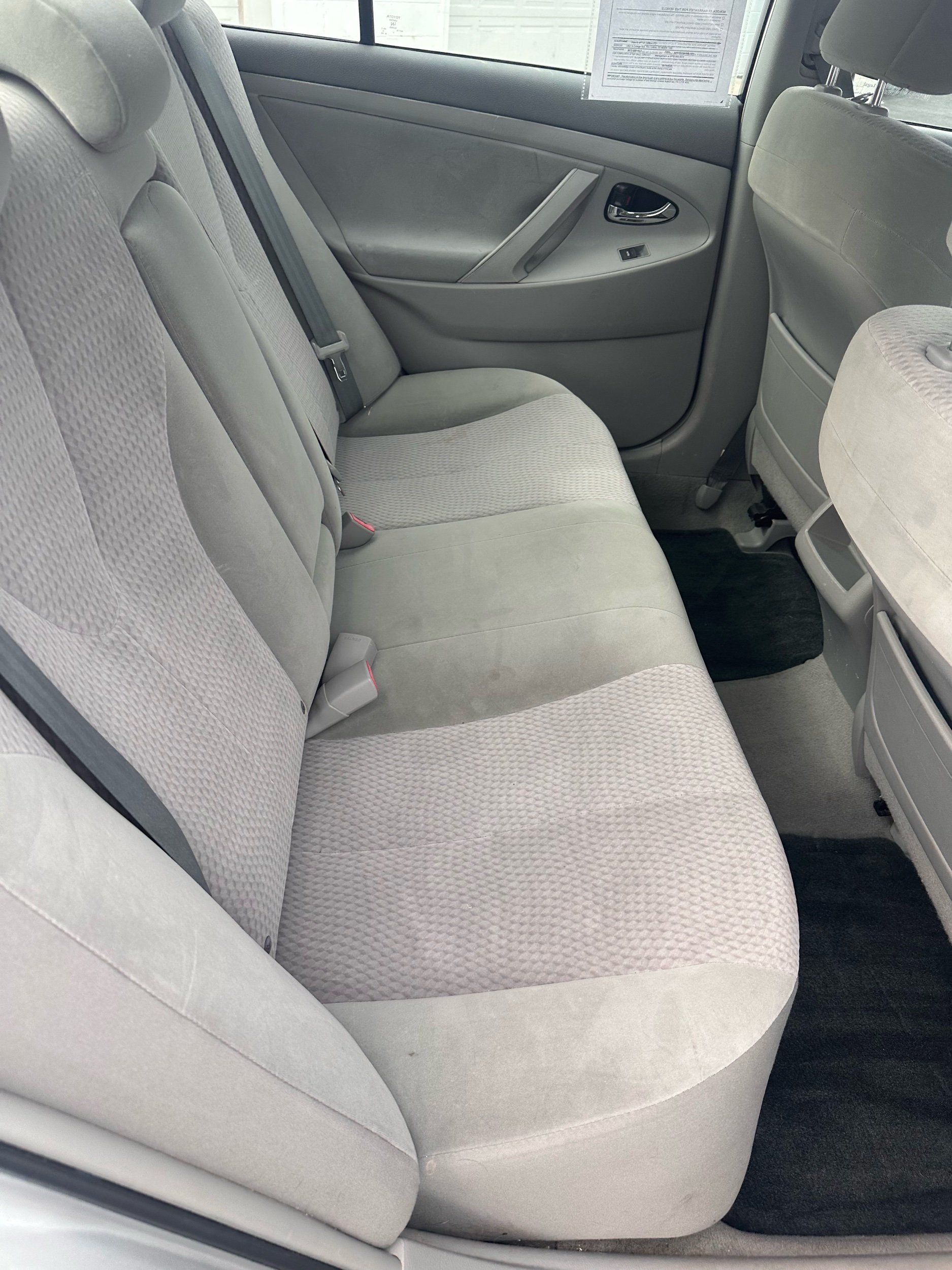 2011 Toyota Camry LE photo 9