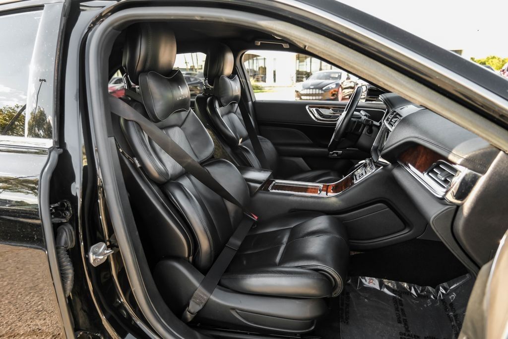 2017 Lincoln Continental Select photo 32