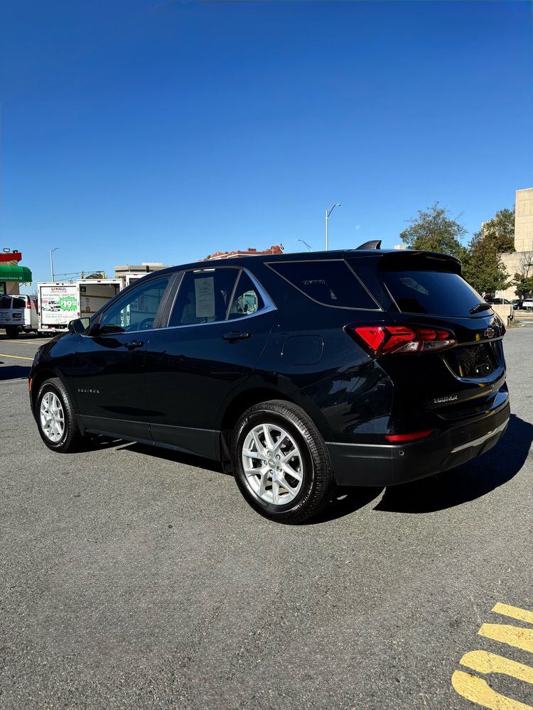 2023 Chevrolet Equinox LT photo 2