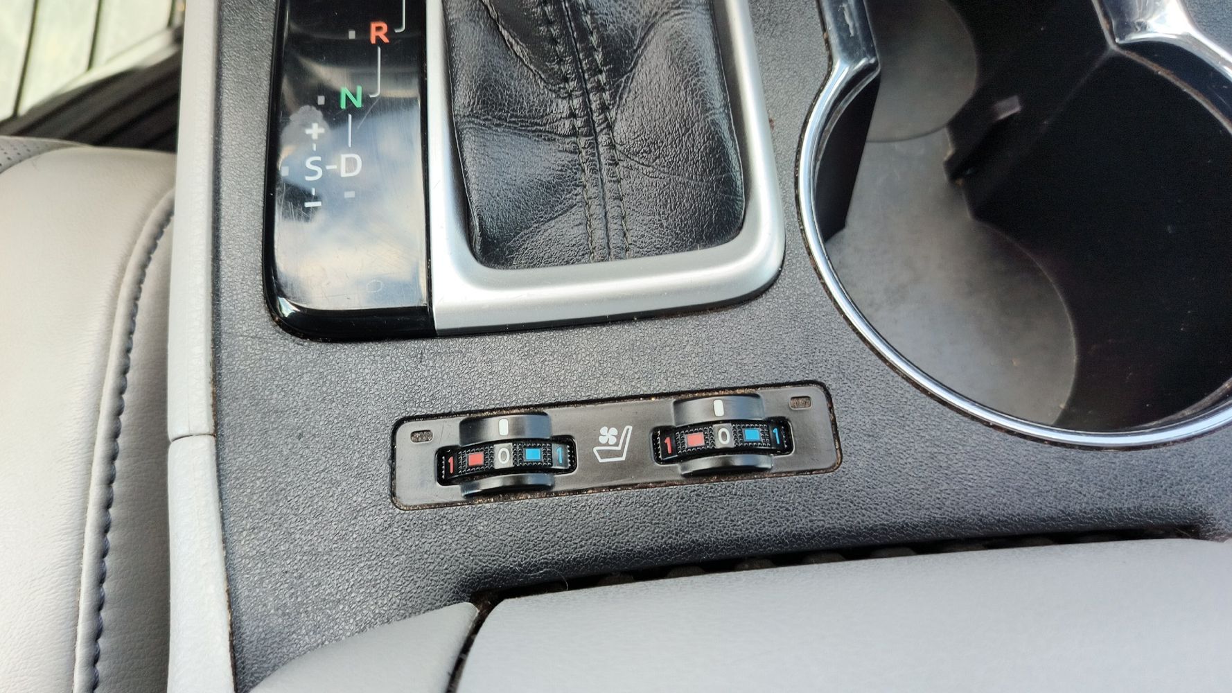 2016 Toyota Highlander Base Hybrid photo 20
