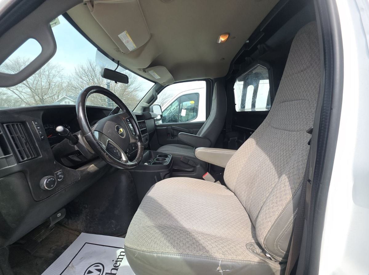 2018 Chevrolet Express 2500 8