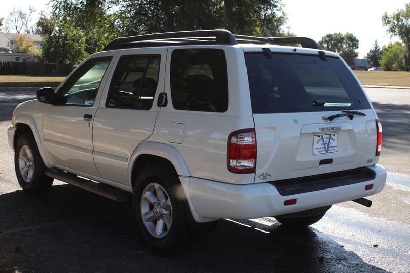 2004 Nissan Pathfinder LE Platinum | Victory Motors of Colorado
