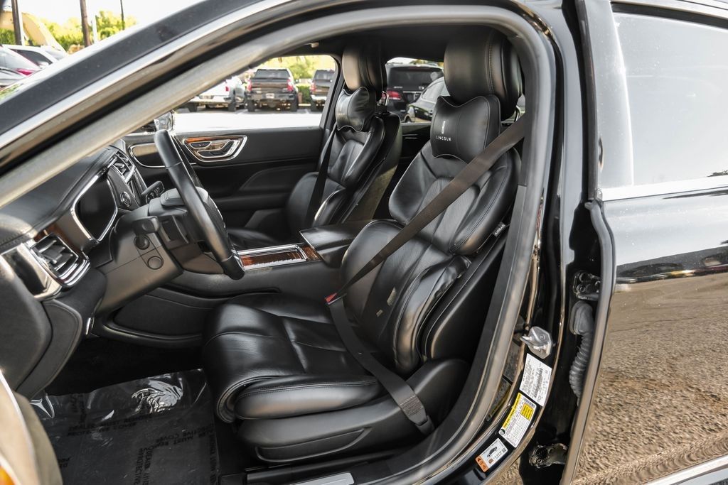 2017 Lincoln Continental Select photo 30