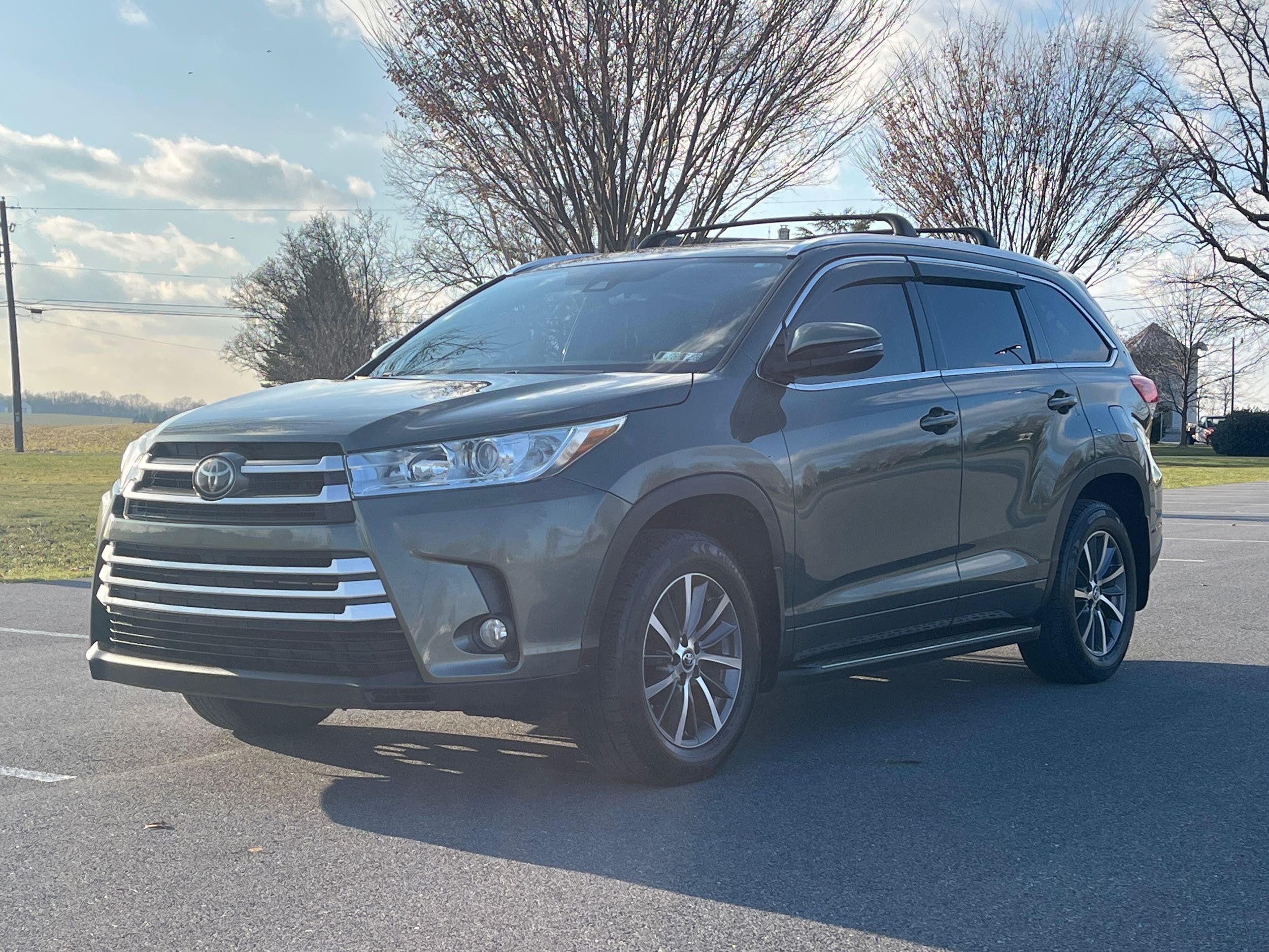 2017 Toyota Highlander XLE photo 2