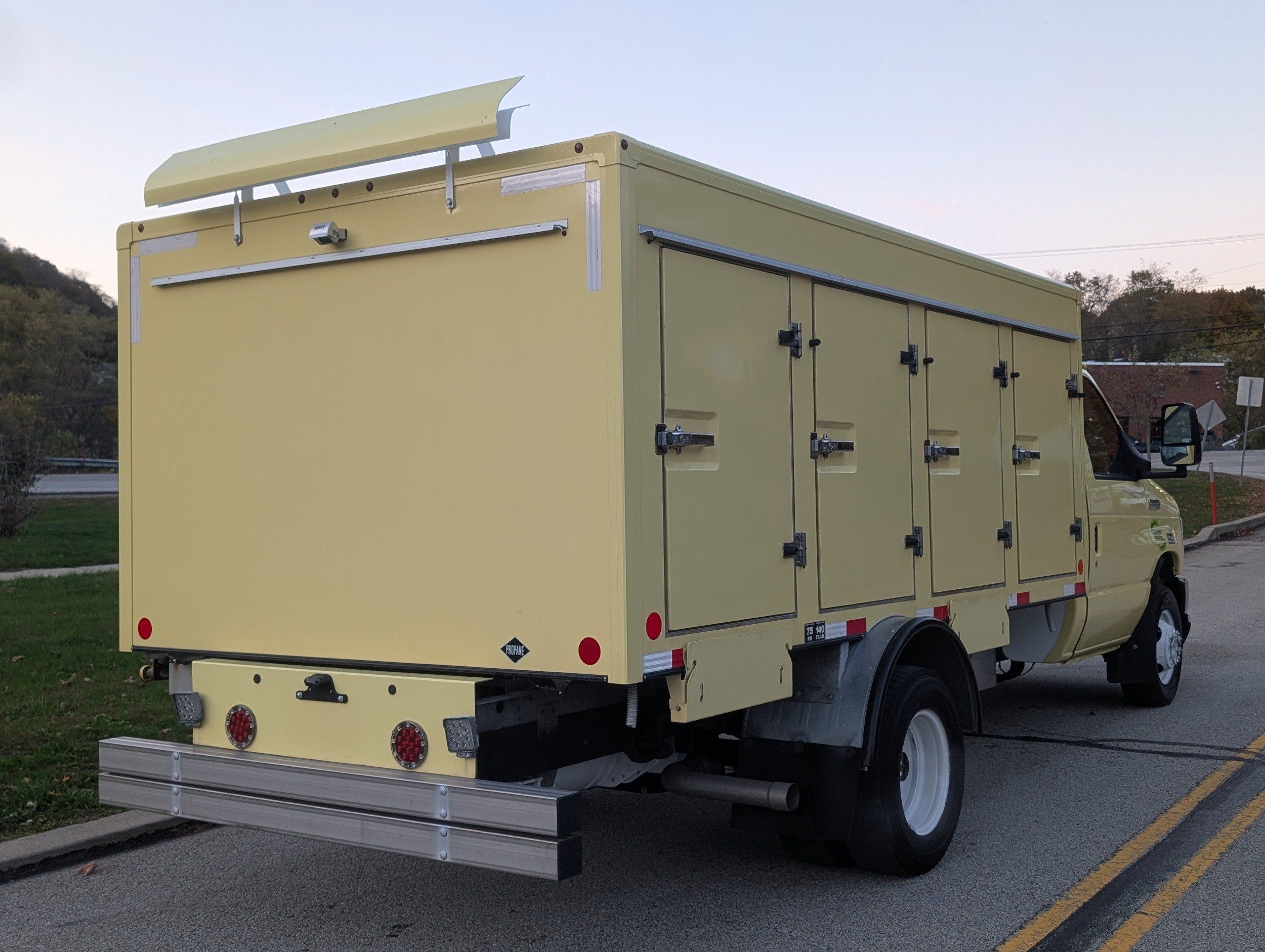 2022 Ford E-450 photo 4