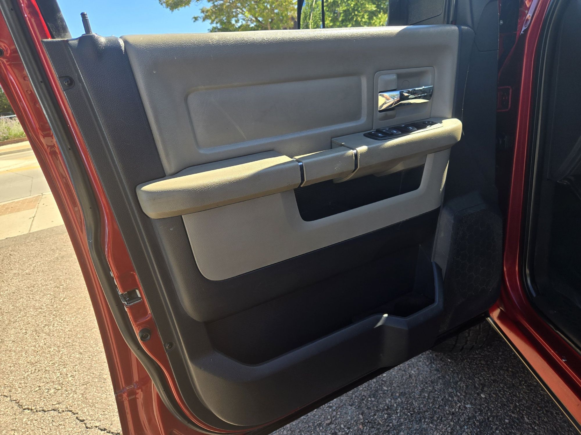 2010 Dodge Ram SLT photo 11