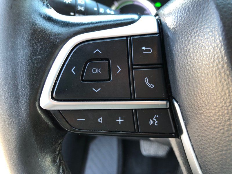 2020 Toyota Highlander Hybrid LE photo 22