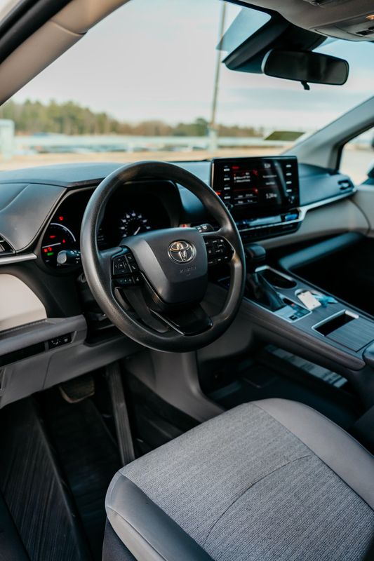 View vehicle photo 7