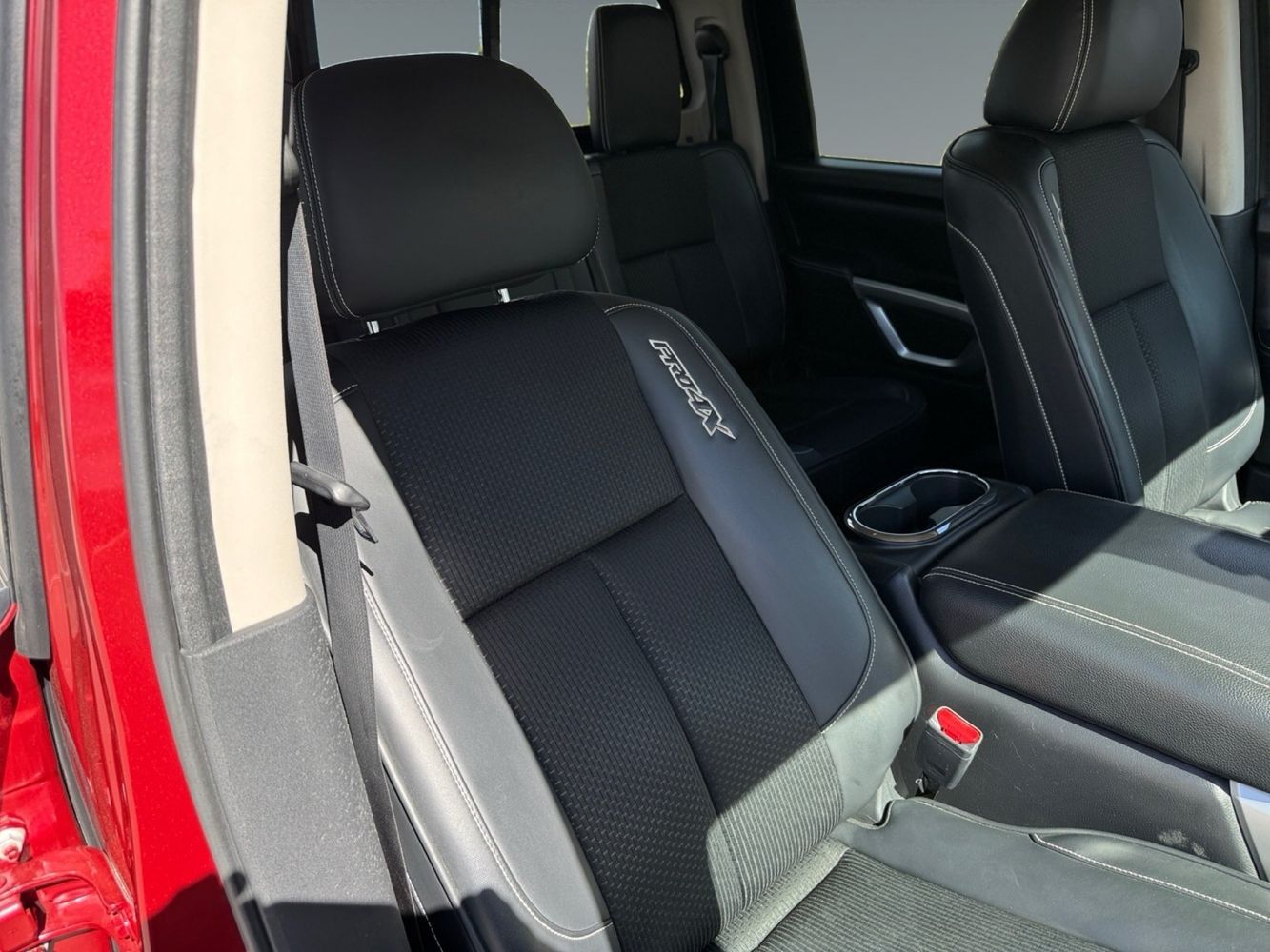 2017 Nissan Titan PRO-4X photo 13