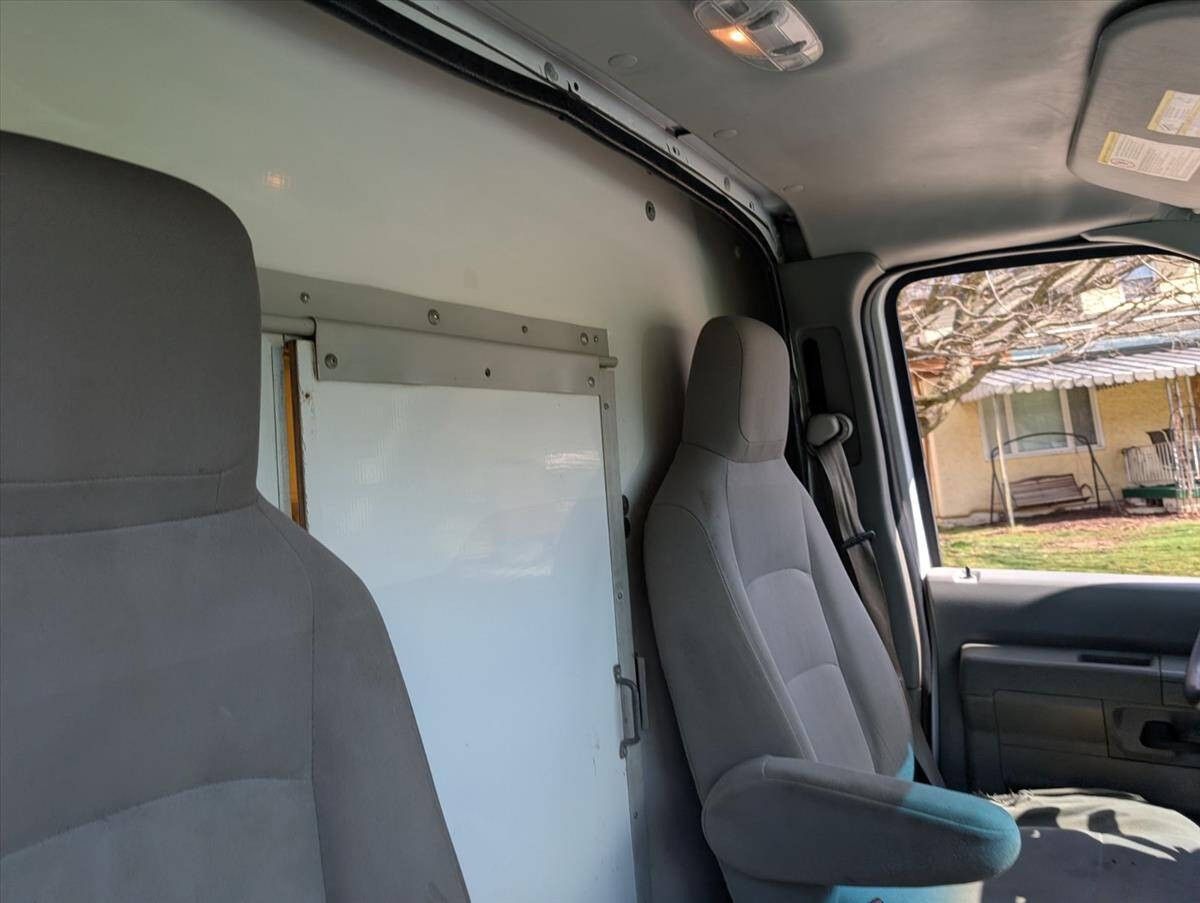 2014 Ford E-Series 34