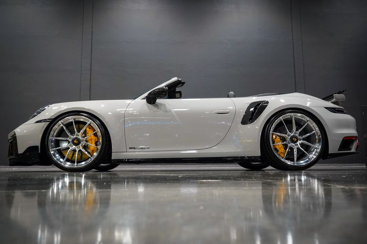 2024 Audi RS 6 Avant Performance photo 2