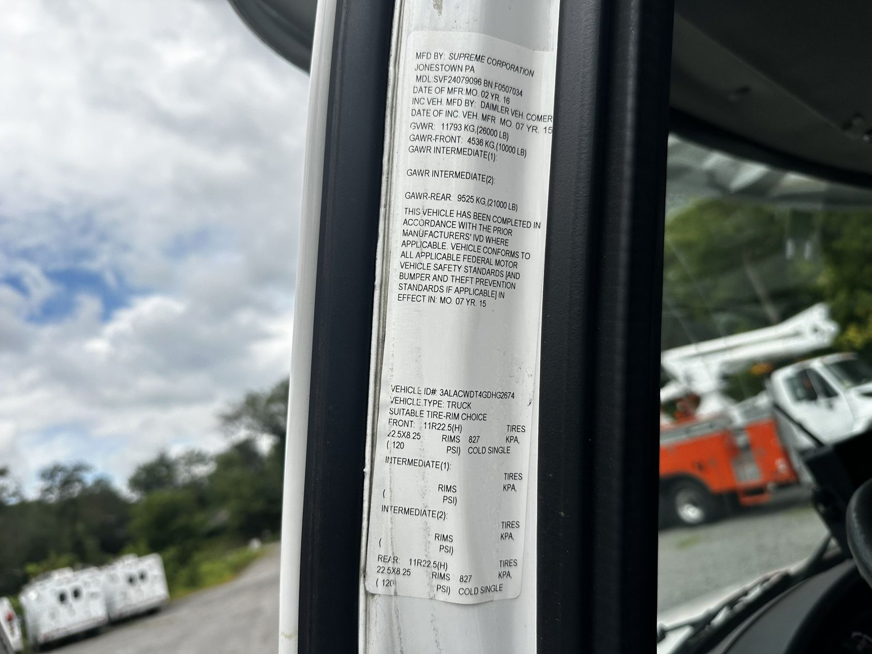 2016 Freightliner M2 106 26
