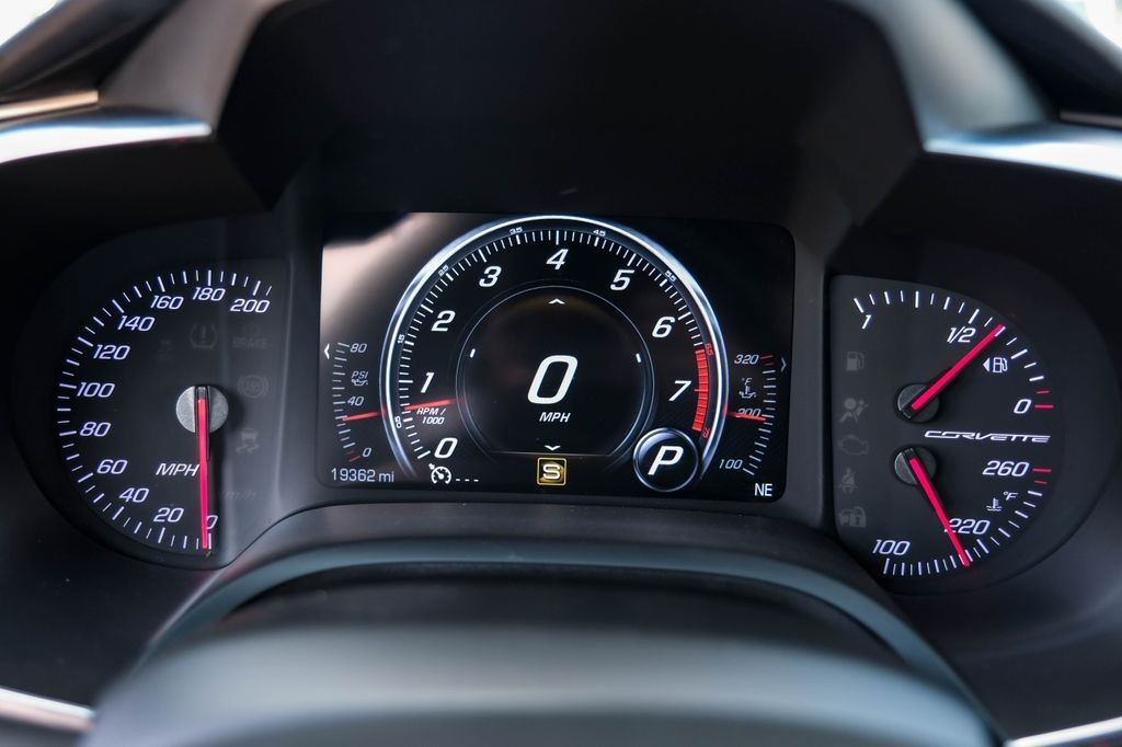 2017 Chevrolet Corvette Stingray 1LT photo 16