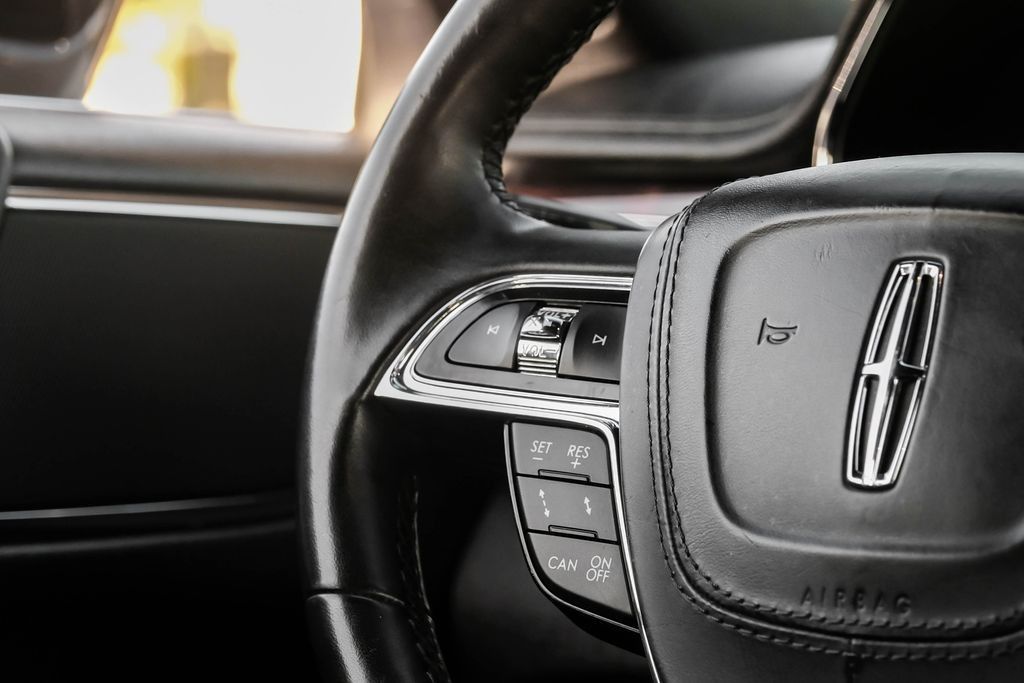 2017 Lincoln Continental Select photo 11
