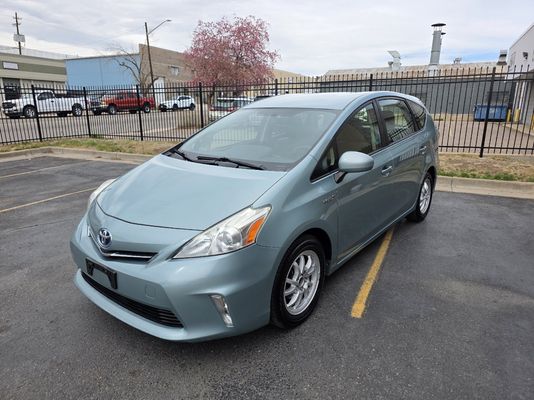 2013 Toyota Prius v Five