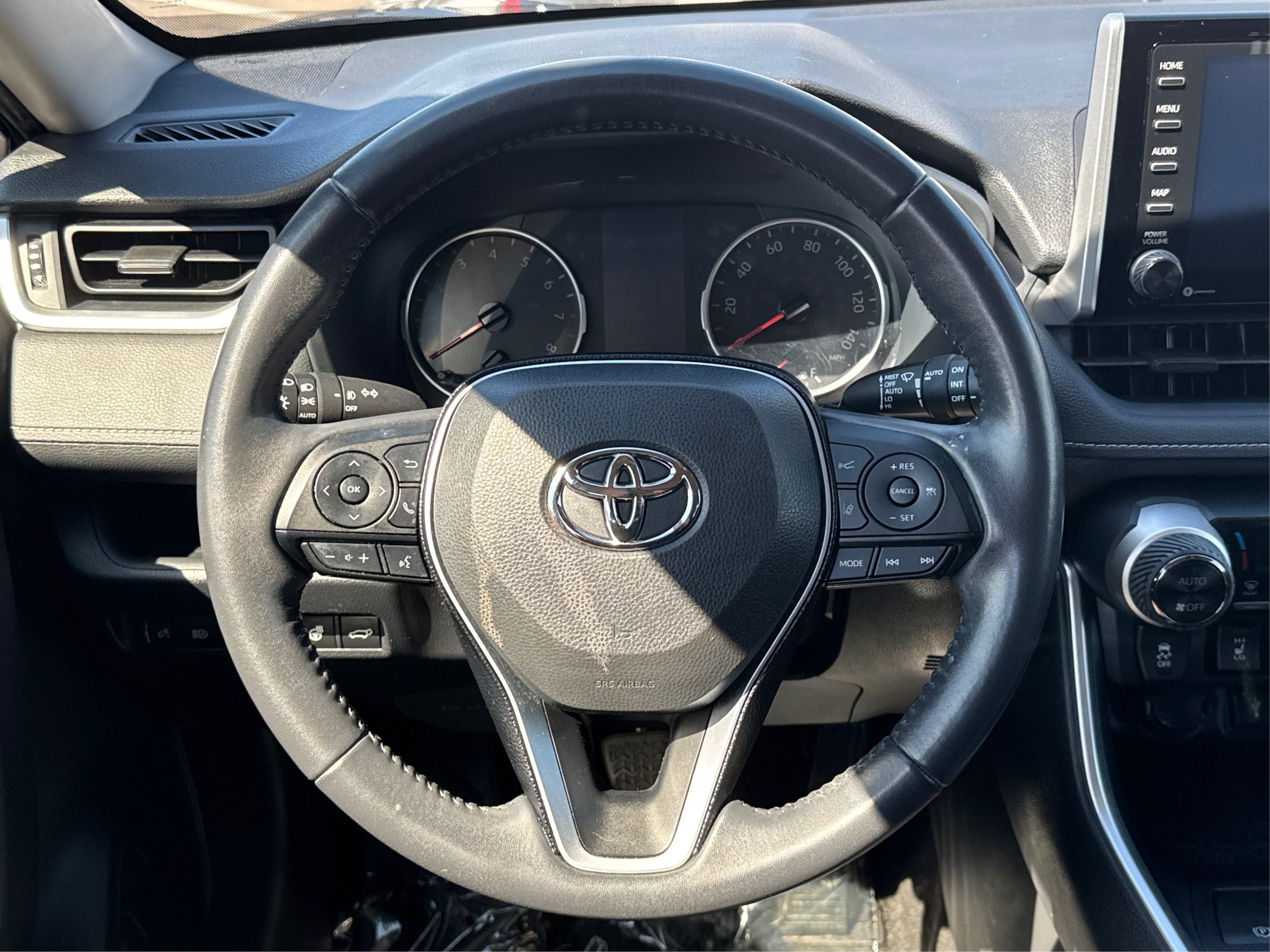 2020 Toyota RAV4 XLE photo 18