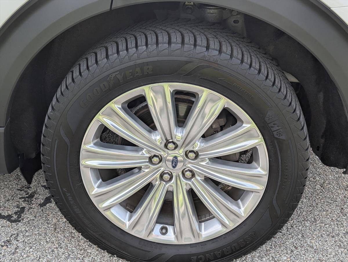 2020 Ford Explorer Hybrid Limited photo 19