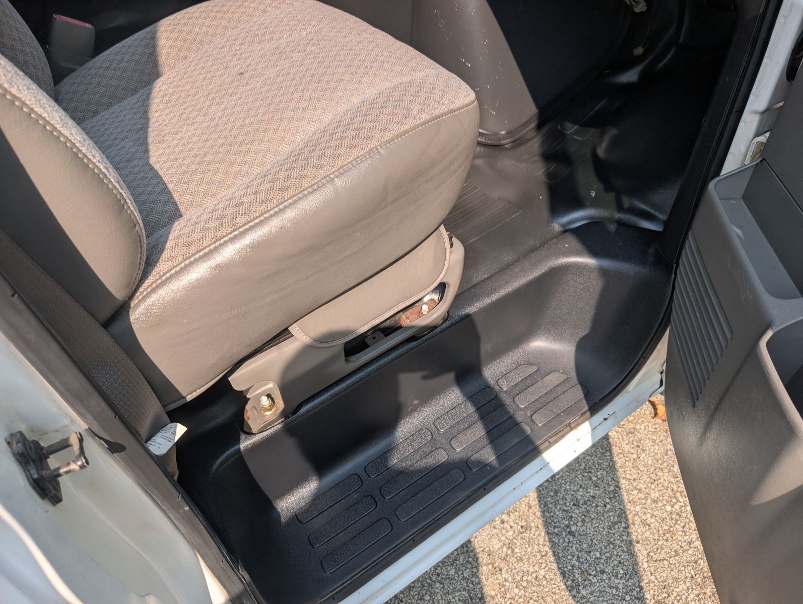 2004 Chevrolet Express Cutaway 23