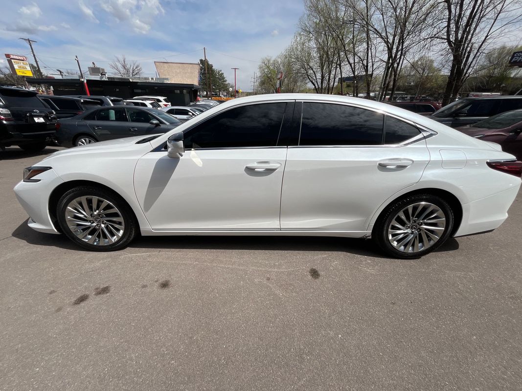 View vehicle photo 4