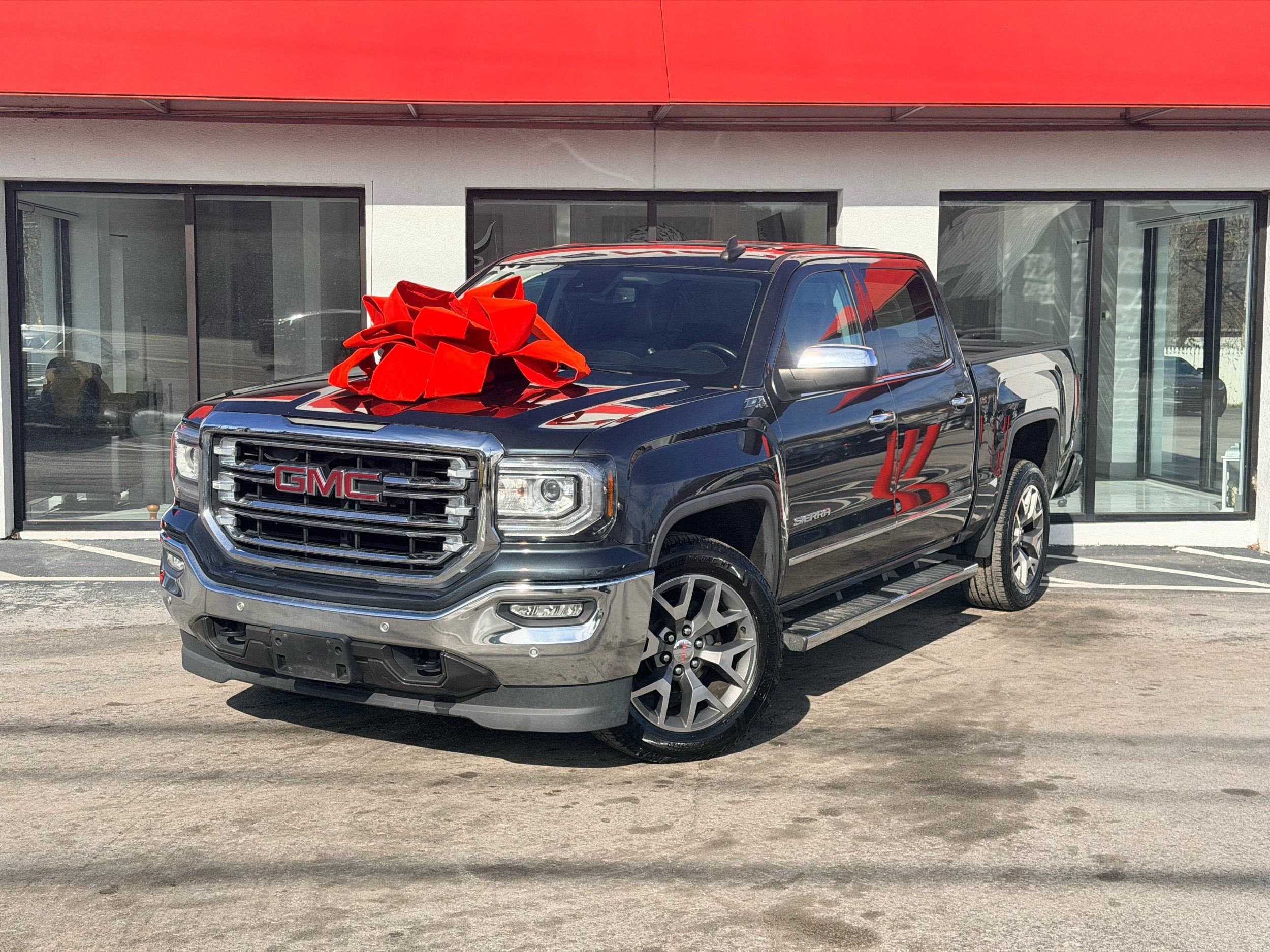 2018 GMC Sierra SLT's photo